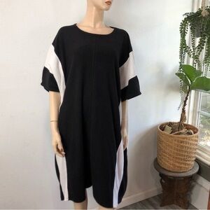 DKNY poncho black, white block One size